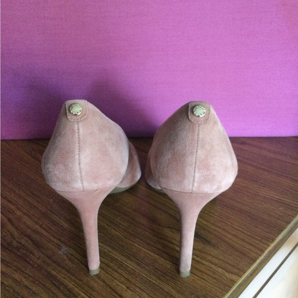 Classic Pointed-Toe Suede Pumps in Blush Pink - Picture 3 of 3